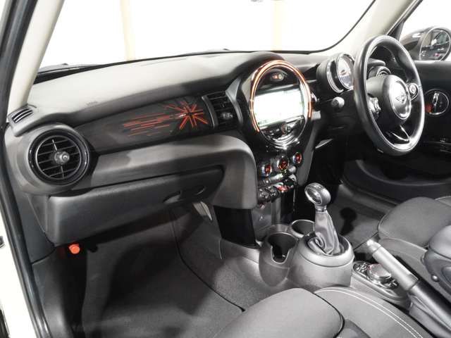 BMW MINI COOPER SD 5DOOR 2019 Image 31