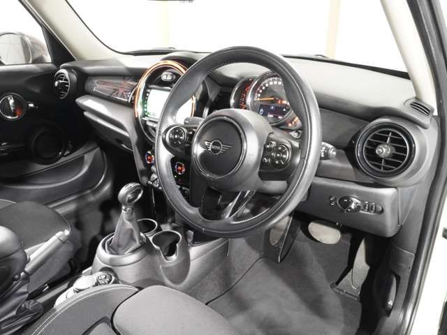 BMW MINI COOPER SD 5DOOR 2019 Image 31