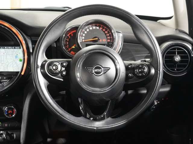 BMW MINI COOPER SD 5DOOR 2019 Image 31