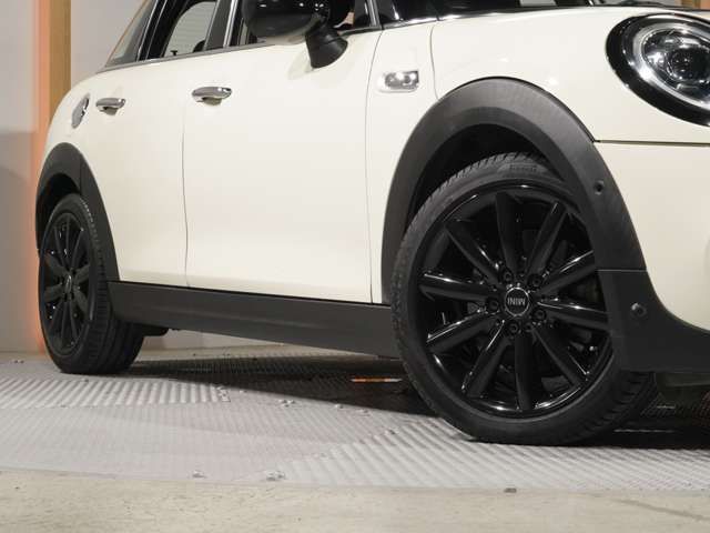 BMW MINI COOPER SD 5DOOR 2019 Image 31