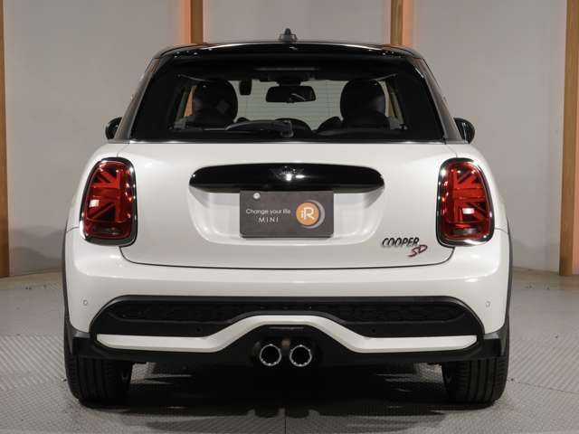 BMW MINI COOPER SD 5DOOR 2023 Image 31