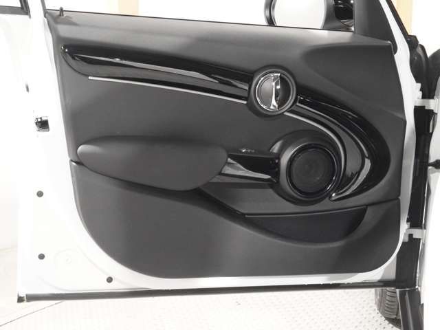 BMW MINI COOPER SD 5DOOR 2023 Image 31