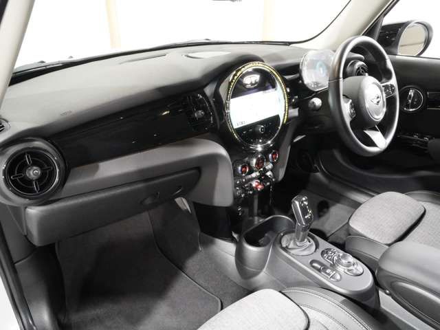 BMW MINI COOPER SD 5DOOR 2023 Image 31