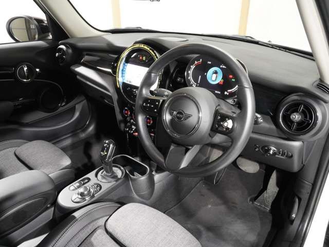 BMW MINI COOPER SD 5DOOR 2023 Image 31