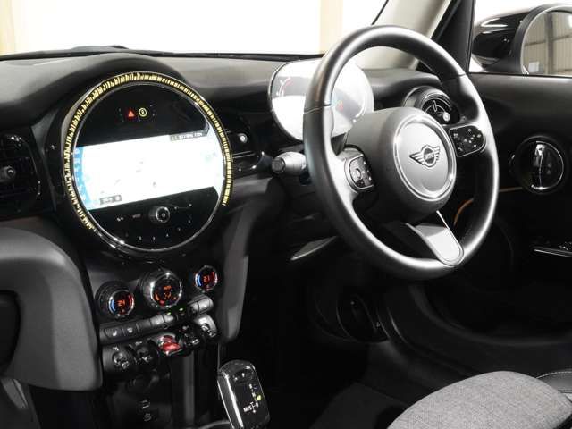 BMW MINI COOPER SD 5DOOR 2023 Image 31