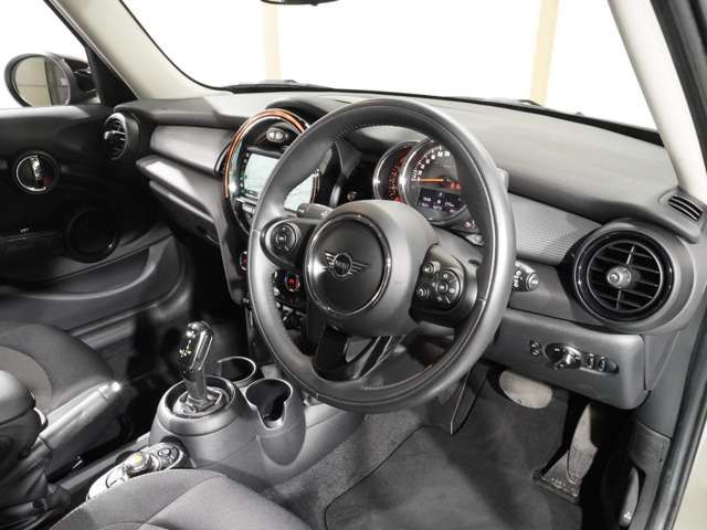 BMW MINI COOPER 5DOOR 2019 Image 31