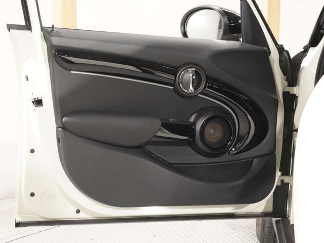 BMW MINI COOPER D 5DOOR 2021 Image 31