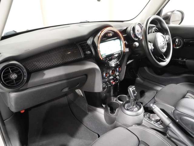 BMW MINI COOPER S 5DOOR 2018 Image 31