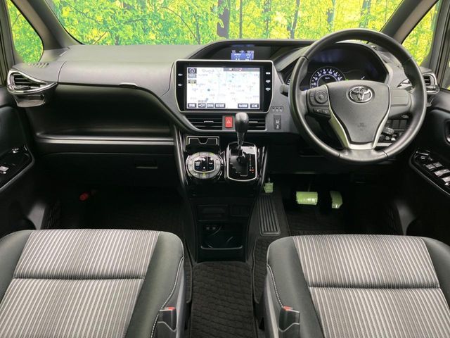 TOYOTA VOXY 2017 Image 31