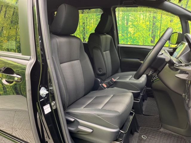 TOYOTA VOXY 2017 Image 31