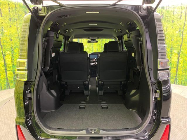 TOYOTA VOXY 2017 Image 31