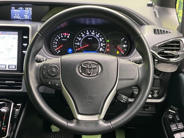 TOYOTA VOXY 2017 Image 31