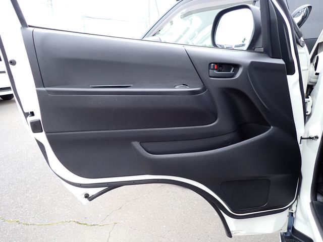 TOYOTA HIACE VAN 1.25T 2WD 2016 Image 31