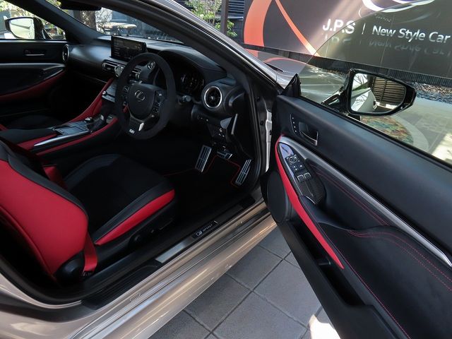 TOYOTA LEXUS RC300H 2025 Image 31