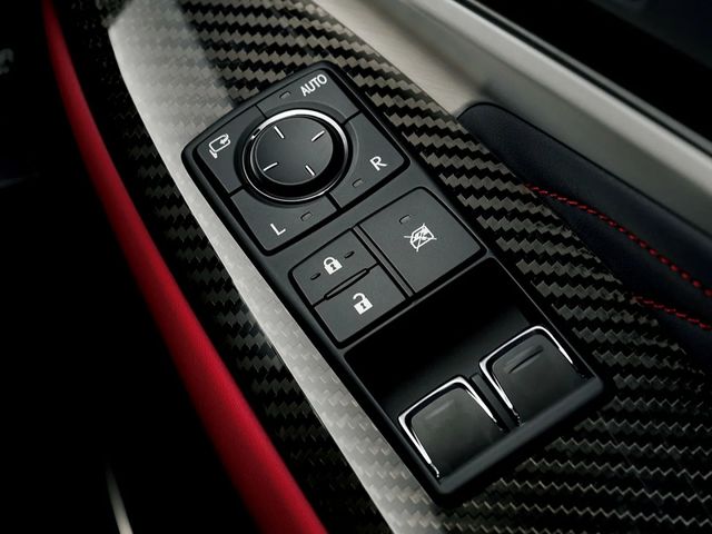 TOYOTA LEXUS RC300H 2025 Image 31