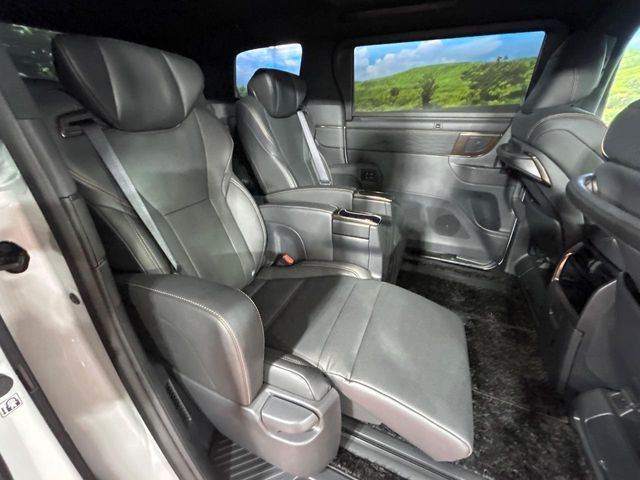 TOYOTA ALPHARD HYBRID 2025 Image 31