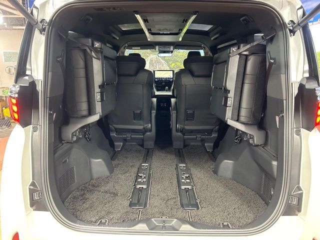 TOYOTA ALPHARD HYBRID 2025 Image 31