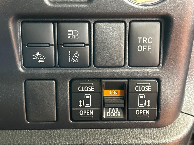 TOYOTA NOAH HYBRID 2019 Image 31