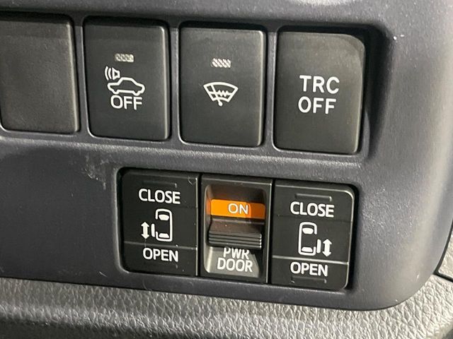 TOYOTA NOAH HYBRID 2015 Image 31