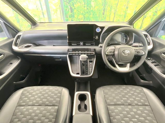 TOYOTA VOXY HYBRID 2023 Image 31