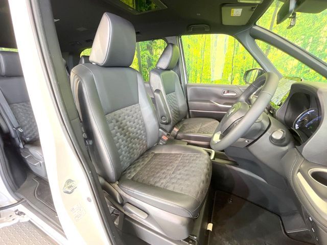 TOYOTA VOXY HYBRID 2023 Image 31