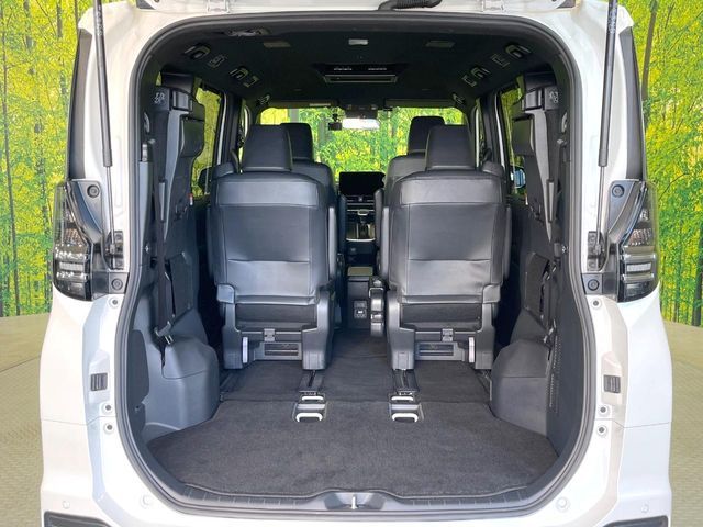 TOYOTA VOXY HYBRID 2023 Image 31