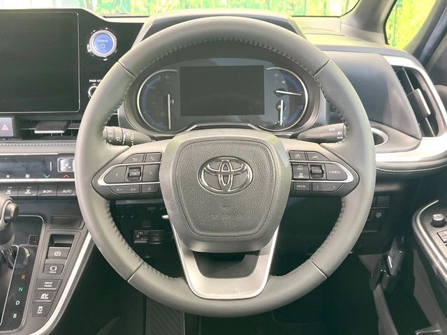 TOYOTA VOXY HYBRID 2023 Image 31