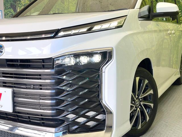 TOYOTA VOXY HYBRID 2023 Image 31