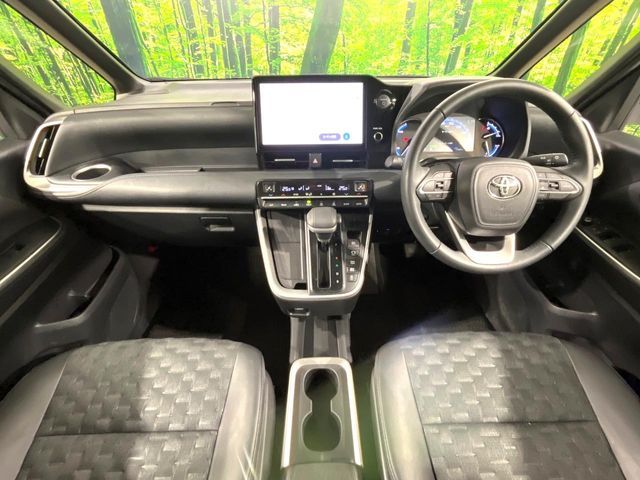 TOYOTA VOXY HYBRID 2023 Image 31