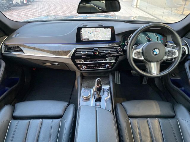BMW 5SERIES SEDAN 2018 Image 31