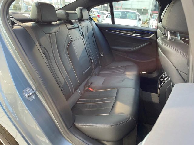 BMW 5SERIES SEDAN 2018 Image 31