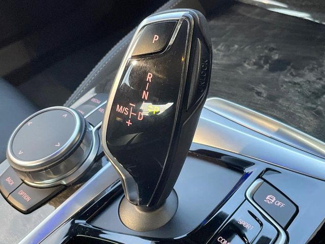 BMW 5SERIES SEDAN 2018 Image 31