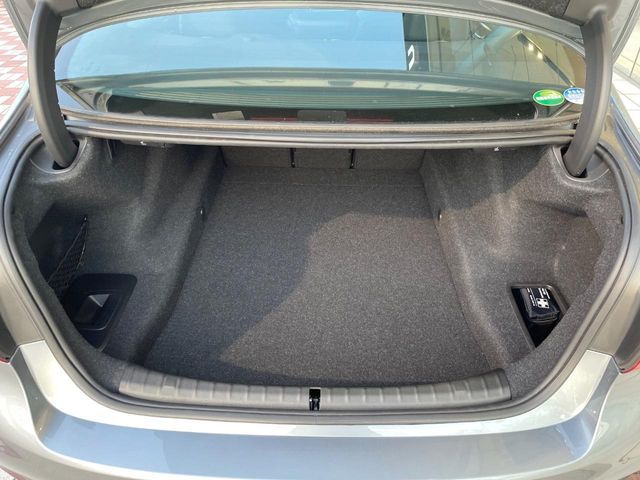 BMW 5SERIES SEDAN 2018 Image 31