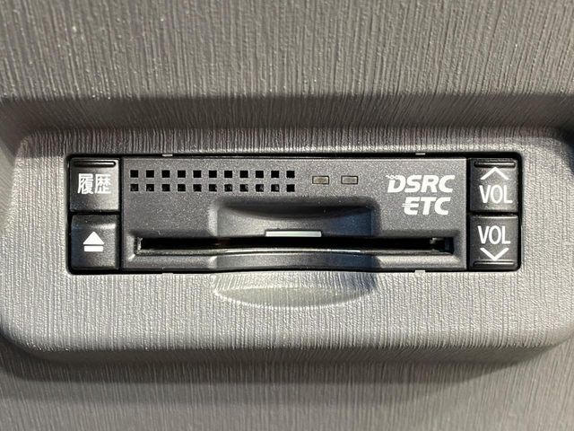 TOYOTA PRIUS ALPHA 2011 Image 31