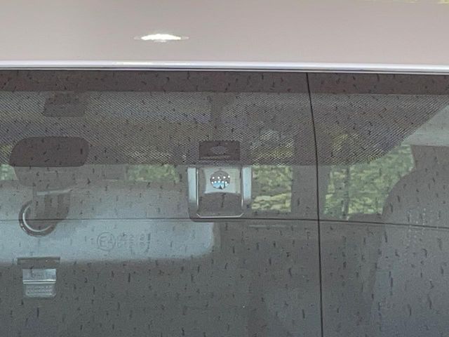 TOYOTA PRIUS ALPHA 2011 Image 31