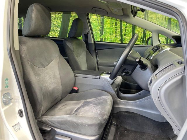 TOYOTA PRIUS ALPHA 2011 Image 31