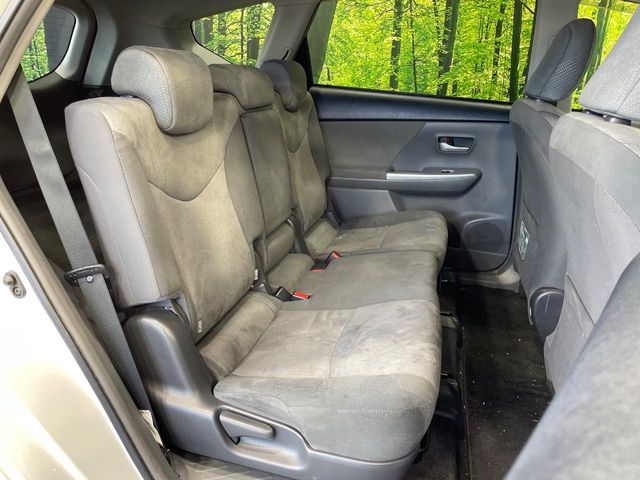 TOYOTA PRIUS ALPHA 2011 Image 31