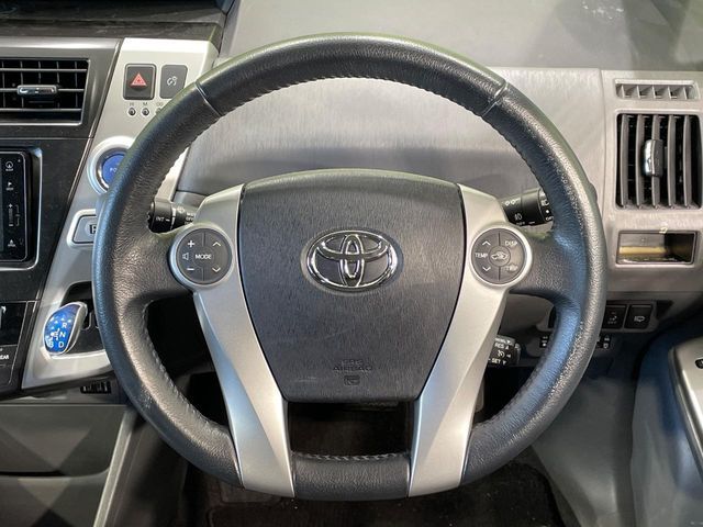 TOYOTA PRIUS ALPHA 2011 Image 31
