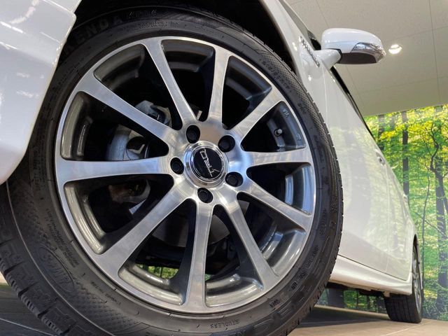 TOYOTA PRIUS ALPHA 2011 Image 31