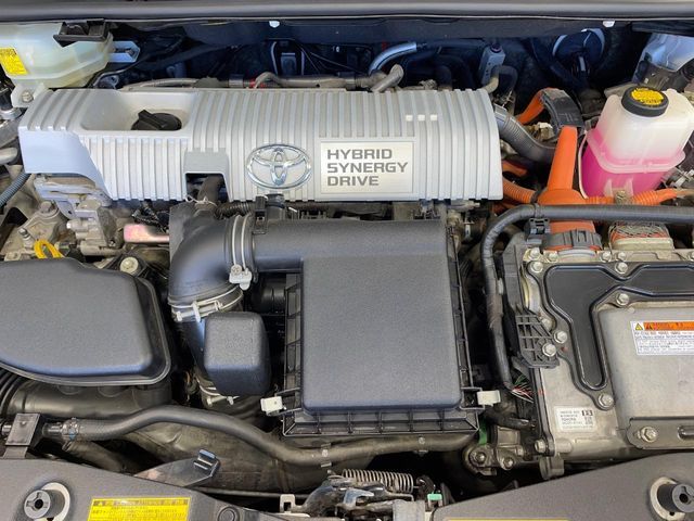 TOYOTA PRIUS ALPHA 2011 Image 31