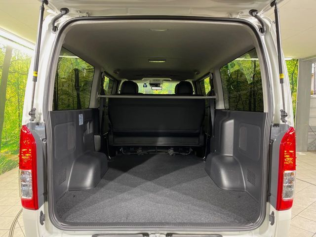 TOYOTA HIACE VAN 2WD 2022 Image 31