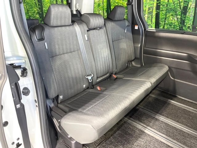 TOYOTA NOAH HYBRID 2022 Image 31