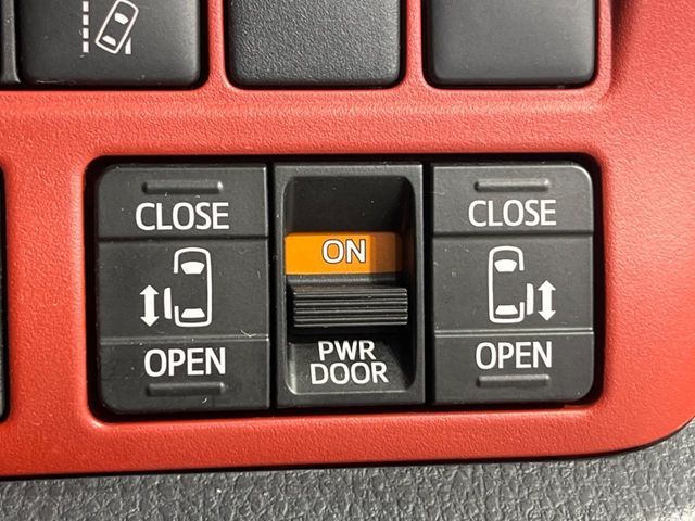 TOYOTA VOXY HYBRID 2018 Image 31