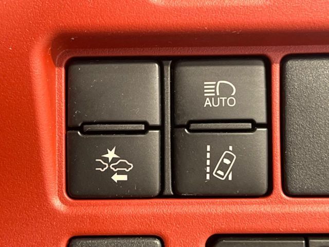 TOYOTA VOXY HYBRID 2018 Image 31