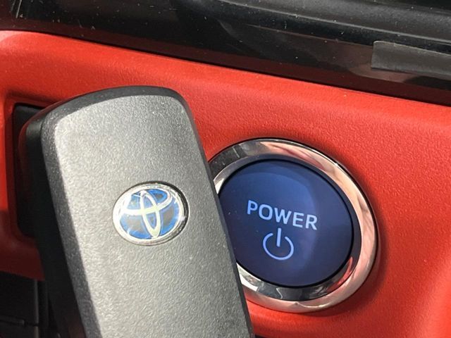 TOYOTA VOXY HYBRID 2018 Image 31