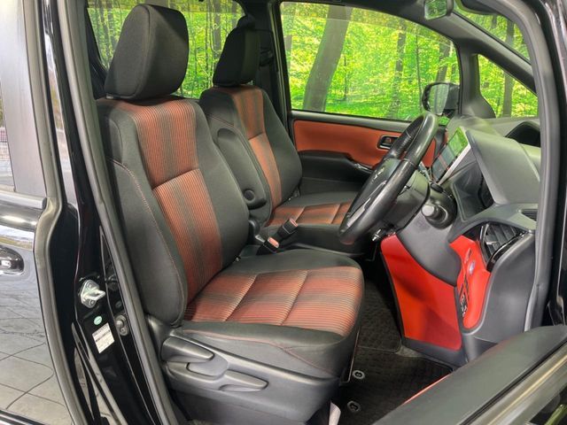 TOYOTA VOXY HYBRID 2018 Image 31