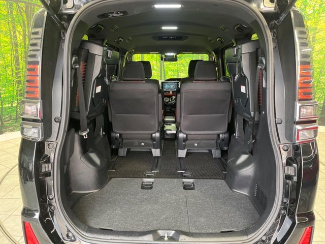 TOYOTA VOXY HYBRID 2018 Image 31