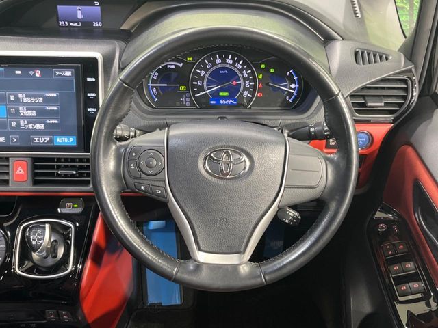 TOYOTA VOXY HYBRID 2018 Image 31