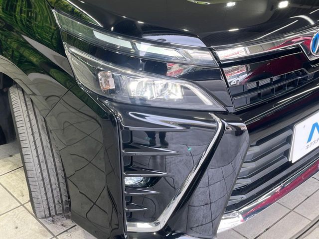 TOYOTA VOXY HYBRID 2018 Image 31