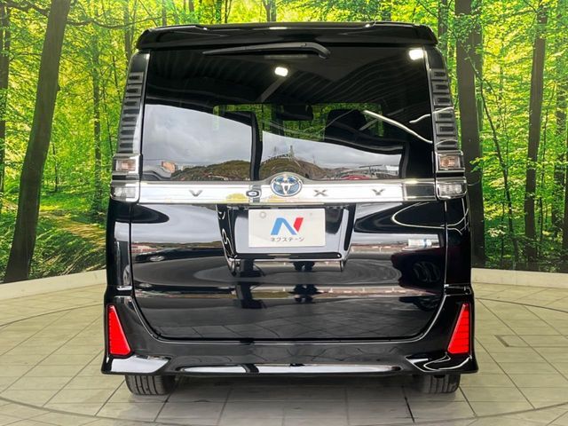 TOYOTA VOXY HYBRID 2018 Image 31